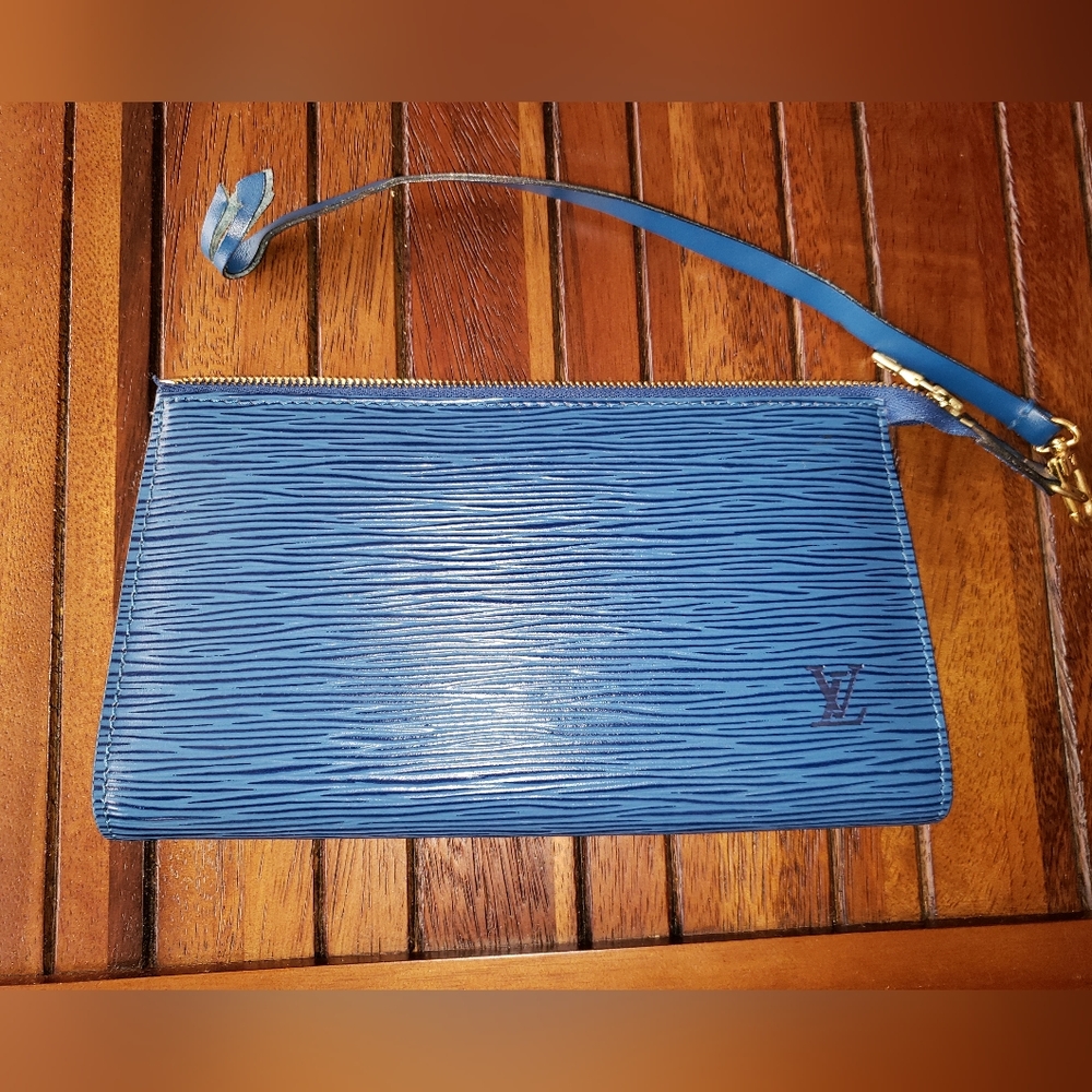 Authentic pre-owned Louis Vuitton Epi Wrislet